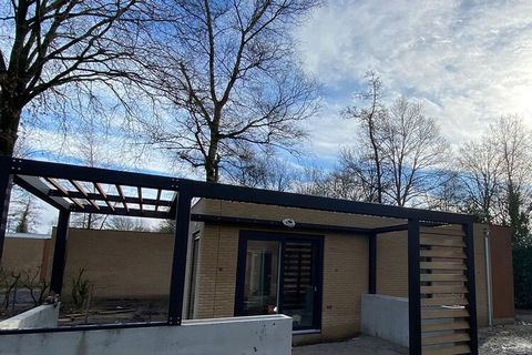 Everything about this house exudes peace and space. The smaller sister of the Steenpartrijs makes optimal use of its space, making it easy for six people to recreate. Three bedrooms, a spacious bathroom, separate toilet and a kitchen with cooking isl...
