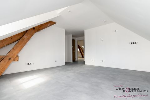In the center of La Cluse and Mijoux, in a house of character, a new apartment T2 bis including a beautiful living room, 2 bedrooms and a bathroom. Enjoy a garage, a parking space and a cellar.