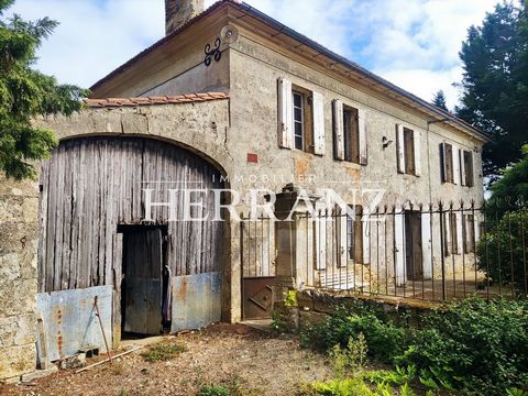 It is in the town of Pujols just a few minutes from Castillon la bataille and all these amenities that you will find this magnificent stone building of 1826 located in the heart of the vineyards. This old farmhouse is composed of a habitable part of ...