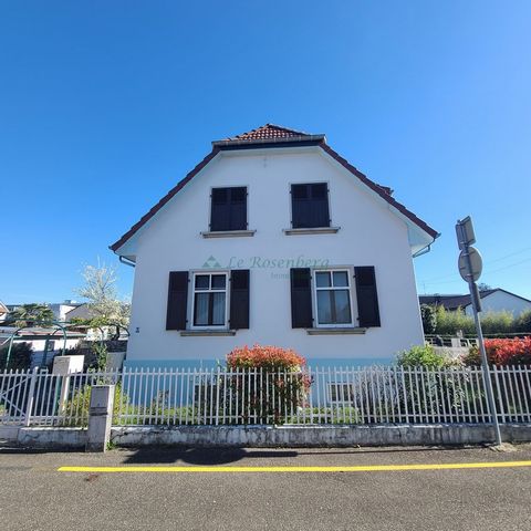 Quiet location, only 5 minutes from the border and all amenities (schools, shops, transport), for this charming 1930s house. The first level will offer you a kitchen open to a dining room, a living room, a bedroom and a toilet. On the second level, a...