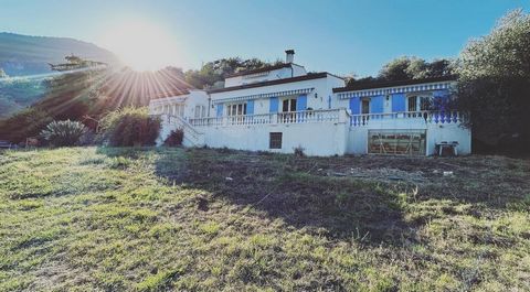 Nextimmo offers you on the territory of Sospel, the purchase of a beautiful property with 4 bedrooms and a beautiful pleasant and sunny terrace. Building respecting PRM accessibility standards. It consists of 4 bedrooms and a kitchen area. Its habita...