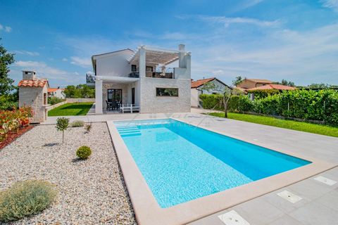 Barban, environs - Maison meublée de manière moderne avec piscine dans un endroit calme ! Nouveau bâtiment ! Cette belle maison meublée et équipée de manière moderne avec piscine et d’une surface habitable totale de 165 m2 est à vendre dans un villag...