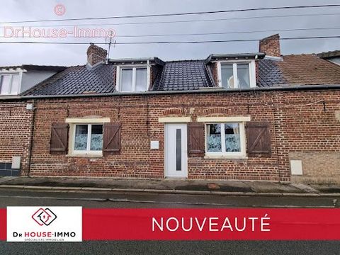 Adorables 80m2 vous attendent dans cette charmante maison mitoyenne située à Isbergues. Dotée de deux chambres lumineuses et spacieuses, cette maison est idéale pour une petite famille ou un jeune couple. La maison vous accueille avec un salon confor...