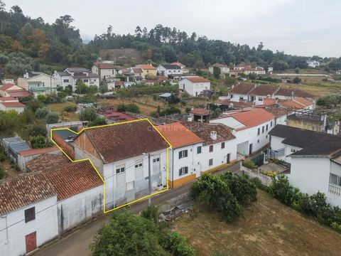 House with two floors, located about 6km from the center of the village of Lousã, in a quiet location. Consisting of two floors, the ground floor consisting of storage, still in the rough. First floor consisting of four bedrooms (two of them with bui...