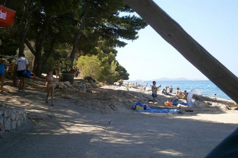 Apartments Sunce are located on the island of Murter, an island in North Dalmatia connected to the mainland by a bridge in a place Tisno. BBQ grill with an outdoor dining area is at your disposal. Free private parking is available on site. Luggage st...