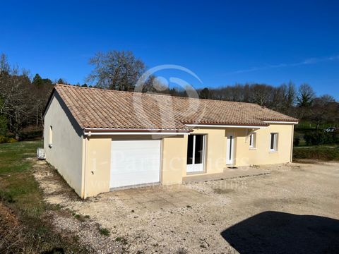 Ontdek deze charmante gelijkvloerse villa van meer dan 100 m2, genesteld in een rustige omgeving dicht bij een charmant dorpje, op slechts 15 minuten van Bergerac en al zijn voorzieningen. De woonkamer en de open keuken zijn licht en ruim en heten u ...