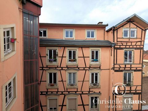 STRASBOURG - FAUBOURG DE PIERRE - ON COURTYARD - QUIET 3-room apartment on the 5th floor with elevator located in a well-maintained condominium on the rue du Faubourg de Pierre. This apartment totally overlooking the courtyard has a large living room...