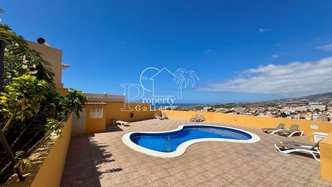 ¡Presentamos una propiedad en venta en Torviscas Alto, Costa Adeje! Este apartamento en planta baja, ubicado en un complejo residencial bien mantenido, cuenta con hermosas vistas tanto de las montañas como de la costa. Accesible desde la calle o el a...