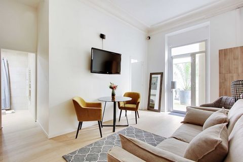 Checkmyguest oferuje Ci ten wspaniały apartament o powierzchni 30 m², położony w popularnej dzielnicy Le Marais, blisko Square du Temple - Elie Wiesel. Ta elegancka, dobrze wyposażona przestrzeń obejmuje wygodną sypialnię, idealną do naładowania bate...