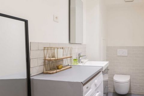 Checkmyguest vous propose ce magnifique studio de 28m², confortable et moderne, situé dans le quartier branché de la Bastille, au coeur du 11ème arrondissement de Paris. Vous serez à deux pas de la célèbre Place de la Bastille, profitant d'un cadre a...