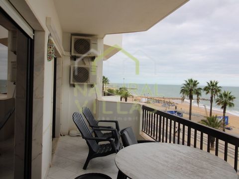 Wohnung mit ausgezeichnetem Licht, Balkon mit Meerblick und privilegierter Lage nur wenige Meter vom Strand entfernt. Diese unglaubliche 2-Zimmer-Wohnung befindet sich im 2. Stock eines Gebäudes mit zwei Aufzügen und bietet einen ungehinderten Meerbl...