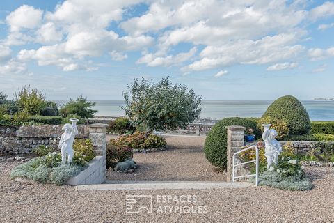 Aan de kust met panoramisch uitzicht, in een voormalig historisch hotel in een charmant monumentaal resort, onderscheidt deze studio van 15m2 (15,13 m2 Loi Carrez) zich door zijn uitzonderlijke leefomgeving met gedeelde aangelegde tuin en privétoegan...