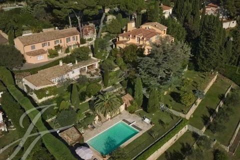 Exceptionnal. Welcome to La Fontaine, an exceptional property where charm comes to life, and each day is a celebration of the art of living in the Provencal style. Nestled in the heart of Mediterranean landscapes, this former farmhouse with Jasmines ...