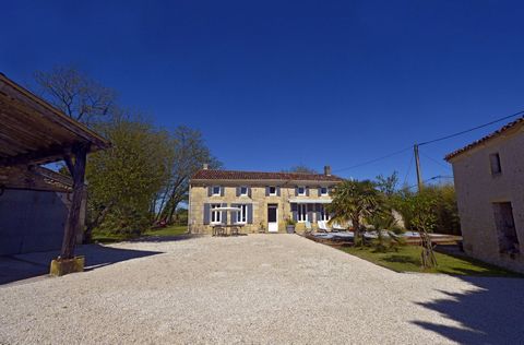 In the south of Charente-Maritime, just thirty minutes from the beaches of the Royan coast, this Charente property with swimming pool benefits from a high-quality renovation. It consists of two stone houses, nestled in a wooded and landscaped garden ...