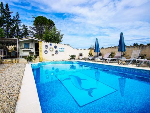 Ihre südliche Oase in Uzer (07110 / südliche Ardèche): Steinhaus mit Pool und charmantem Ferienhaus. Nur 15 Minuten von Aubenas entfernt, entdecken Sie dieses charmante Steinhaus, das modernen Komfort und eine typisch südländische Lebensqualität biet...