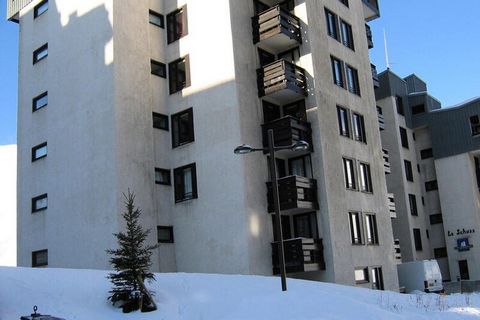 Das Gebäude liegt 500 Meter von der Schneefront entfernt (2 Minuten von den Geschäften entfernt). - Residenz am Eingang zum Val-Claret. - 50 Meter vom städtischen Parkplatz entfernt. - Möglichkeit zum Entladen vor der Residenz. - Skischränke + Schuhs...