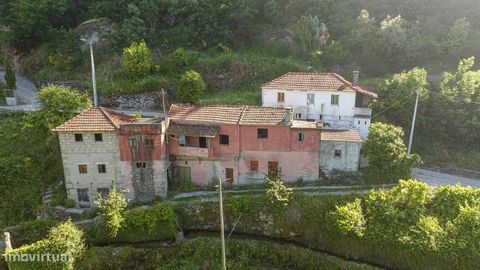 Moradia T2 para restauro situada em Jugueiros. Localizada a aproximadamente 10min da cidade de Felgueiras e a 15min da cidade de Fafe. Composta por: - 2 Quartos; - Cozinha; - Sala; - 1 WC;   A moradia encontra-se numa zona sossegada junto ao rio. Est...