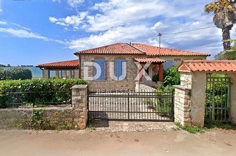 Location: Istarska županija, Umag, Umag. ISTRIA, UMAG - House by the sea Umag is an attractive Istrian town located on the extreme west of the Croatian coast and is well connected to other European countries. Umag, the city of tourism and sports, hid...