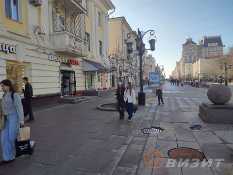 Торговое помещение в историческом центре нашего города, на пересечение Ленинградской и Галактионовской. г. Самара, Самарский район, улица Ленинградская, дом 69 Общая площадь: 170 кв. м. Этаж/этажность: -1/3 этажного дома. Над помещением нежилой этаж....