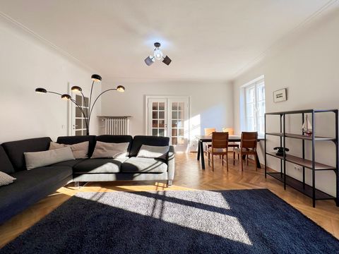 Willkommen in Ihrem neuen Zuhause! Diese charmante 3-Zimmer Altbauwohnung besticht durch ihren einzigartigen Charakter und ihre hochwertige Ausstattung. Die großzügigen Zimmer bieten ausreichend Platz für Ihre individuellen Wohnbedürfnisse. Der stilv...