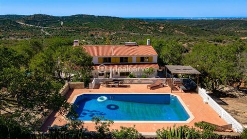 Discover this captivating property set on a 4160m2 land gracefully located in the tranquil outskirts of Paderne, offering a truly exceptional and panoramic experience. This spacious house with awe-inspiring vistas of nature and the distant sea on the...