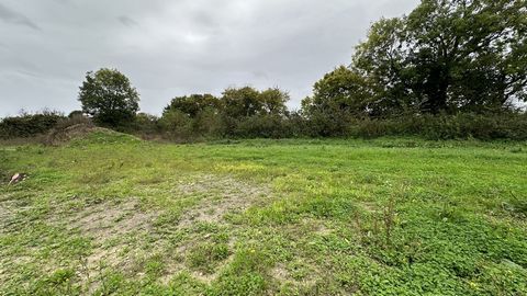 Sur la commune de LOIRE-LES-MARAIS, nous vous proposons un terrain à bâtir viabilisé de 694m2 dans un lotissement.