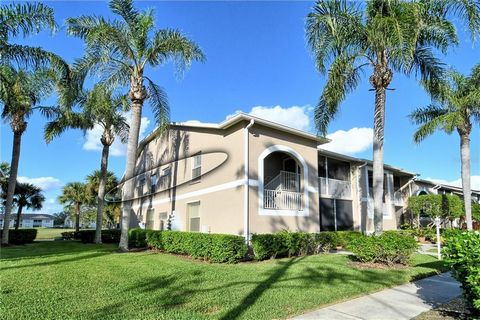 Welcome to this beautifully maintained 2-bedroom, 2-bathroom Abbey veranda located in the serene and picturesque golfing community of Heritage Oaks Golf & Country Club. Nestled in a tranquil area just minutes from top-rated beaches, shopping, dining,...