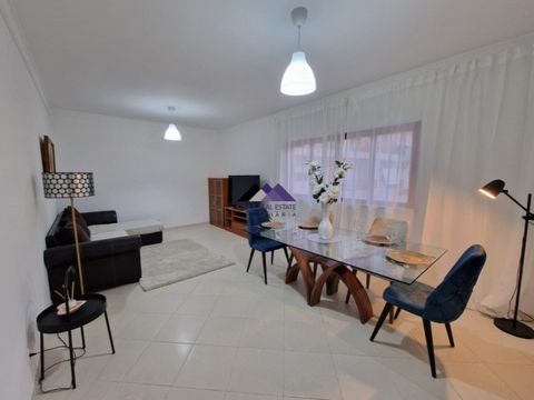 Fantastic 3-bedroom apartment on the ground floor of a building with an elevator in a quiet area of Vila Real de Santo António. Apartment in excellent condition consisting of an entrance hall, kitchen, spacious living room with air conditioning, bath...