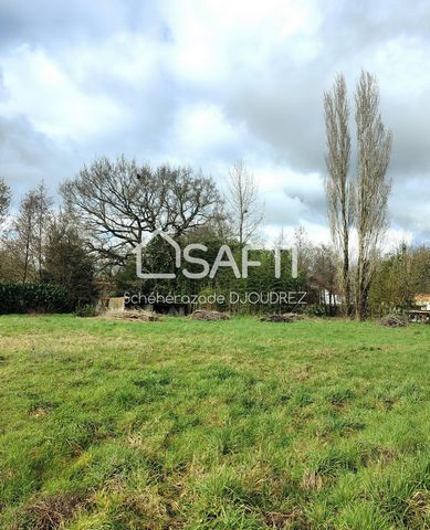 A VOIR RAPIDEMENT !!! Je vous propose ce BEAU TERRAIN CONSTRUCTIBLE DE 1048M² , situé sur la commune de La Merlatière , en plein Cœur du Bourg. Il est viabilisé ( en eau, électricité, tout à l'égout, télécom), borné et libre de constructeur. Pour un ...