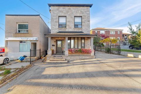 Welcome To This Magnificent Detached Duplex located in the Prime Neighbourhood of Keelesdale-Eglinton West! This Home offers 3 separate entrances perfect for investors or owners that would like the extra rental income. Property includes An Outdoor Ki...