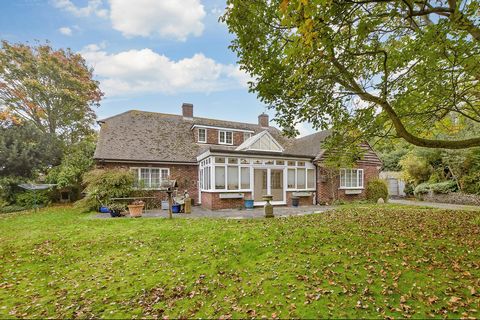 The previous occupants loved this unique property and lived here for many years. They thoroughly enjoyed the peaceful surroundings and the garden as well as the friendly village community. St Peters includes an historic church and a village green, th...