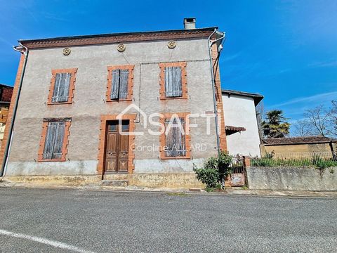 This 116 m² house on a 103 m² plot offers great potential for renovation. Comprising a kitchen, living room, 3 bedrooms and shower room, it offers great potential for conversion. There is also the possibility of purchasing an 84 m² detached garage, w...