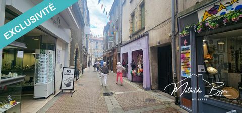 Ce fonds de commerce de bijouterie artisanale et joaillerie, situé à Issoire (63500), offre une opportunité unique au cœur d'une rue commerçante dynamique. Implantée depuis 1960, la boutique bénéficie d'une excellente réputation et d'une clientèle fi...