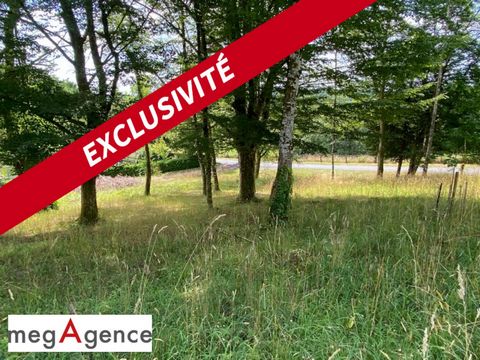 Situé au calme, en position dominante, en dessous du secteur de la Croix de Bar, beau terrain à bâtir arboré d'environ 2281 m² intégralement constructible avec Certificat d'urbanisme positif. Prévoir un assainissement individuel et se raccorder à l'e...