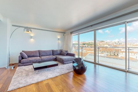 There are 2 2-bedroom apartments transformed into 1, on the top floor / penthouse of Condomínio Alcântara Rio, on Rua João de Oliveira Miguens. Living room and Master Suite, both with more than 30m2 each. Social Area: Living room + Dining room + Hall...