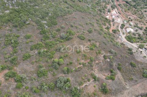 Identificação do imóvel: ZMPT571539 Terreno Rústico em Gralheira, Messines com 2.880m2. Marque já a sua visita e venha conhecer. 3 razões para comprar com a Zome + acompanhamento Com uma preparação e experiência única no mercado imobiliário, os consu...