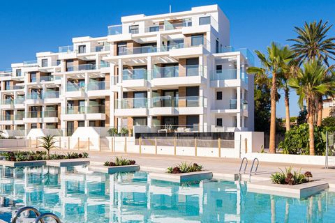 Bienvenue dans votre retraite côtière de rêve à  la première adresse de Denia â un superbe PENTHOUSE EN FRONT LINE prêt à  redéfinir la vie de luxe en bord de mer Nichée à  seulement 10 minutes en voiture du port animé de Denia cette propriété exquis...