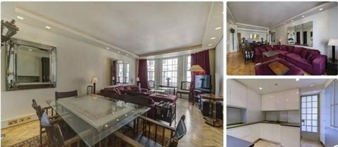 Situado en el segundo piso de un hermoso edificio residencial en Mayfair se encuentra este impresionante apartamento de tres dormitorios, con el beneficio de un portero y un ascensor. Se accede a la propiedad a través del lujoso pasillo con paneles, ...