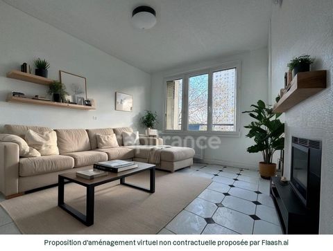 Rue de la Chapelle, appartement T2 de 29 m2 carrez, situé au 2? étage sans ascenseur, dans une petite copropriété, cet appartement traversant vous séduira par sa luminosité et son agencement optimisé. Il se compose d'une petite entrée, un séjour, d'u...