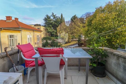 Location: Istarska županija, Pula, Centar. Istria, Pula, Center This apartment is located in an excellent location in the center of Pula. It is located just a few minutes' walk from the market, the student dormitory and all other surrounding faciliti...