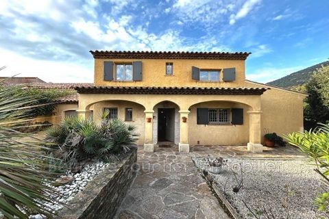 BERT RAND FOUCHER IMMOBILIER le invita a descubrir en un barrio muy buscado CAVALAIRE, beneficiándose de una vista muy hermosa y una orientación SUR/SUROESTE , esta villa de 5 habitaciones de aproximadamente 130 m² en una parcela de 700 m² que incluy...