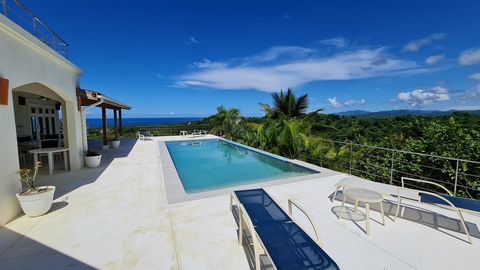 À 10 minutes en voiture du centre-ville de Las Terrenas se trouve cette villa calme avec vue sur l’océan. Villa entièrement équipée. Villa de 500 m2 = 5382 pieds carrés Superficie du terrain 4968 m2 = 1,27 acres Grande piscine et terrasses 3 chambres...