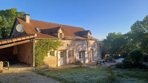 Située dans la charmante commune de Salvagnac-Cajarc , à10mn de Cajarc cette propriété bénéficie d'un très joli environnement paisible , offrant un cadre de vie idéal pour les amoureux de la nature., sans aucun vis à vis Le jardin intimiste , bien di...