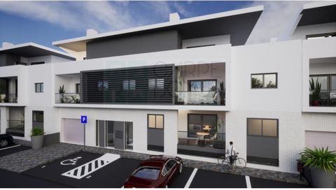 Luxueus appartement met 2 slaapkamers, nieuw, op de begane grond van een gebouw van 3 verdiepingen met lift, gelegen in Cabanas de Tavira, Algarve. Bestaande uit woonkamer, keuken, 2 slaapkamers en suite en een servicebadkamer en 2 parkeerplaatsen. H...