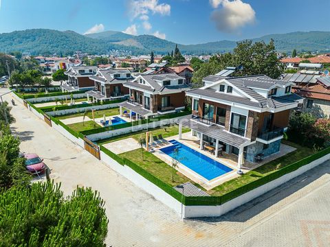 Lyxigt hus i Fethiye, Hisaronu nära alla bekvämligheter och Oludeniz Fethiye är ett av de mest populära semesterområdena i Turkiet med sin unika naturskönhet, historiska struktur och turkosa hav. Hisaronu är ett av de mest populära områdena i regione...