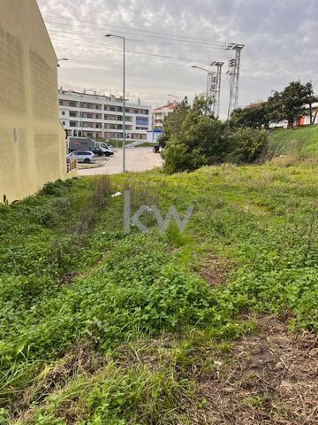 Land with 236 m² for sale in the quiet and modern residential area of ​​Figueira da Foz, ideal for building the house of your dreams. This lot offers the perfect balance between comfort, privacy and practicality, being an excellent opportunity for th...