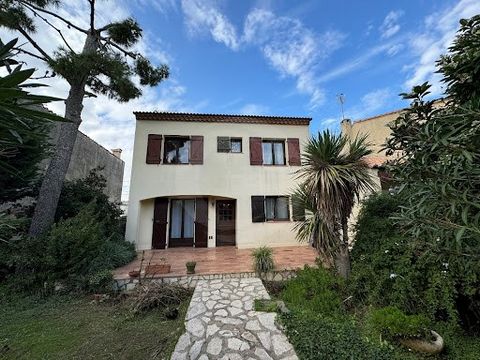 Looking for a detached villa with 4 bedrooms in the Barrou area? Then do not miss this opportunity. It is very well laid out and ideally located in the middle of a 308 m² plot of land, leaving space for a pool or to create a beautiful outdoor area. I...