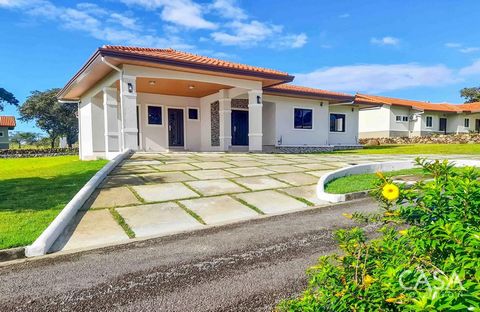 Dieses neu gebaute Haus zum Verkauf im Boquete Canyon Village, Alto Boquete, befindet sich nur 25 Minuten von der Innenstadt von Boquete und 30 Minuten von David, Chiriquí, entfernt und bietet eine ruhige Umgebung mit herrlichem Blick auf die Berge u...