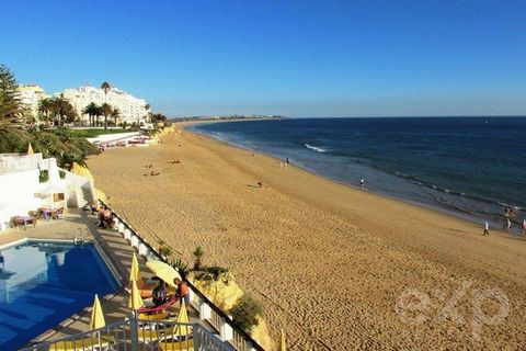 Over dit 2 slaapkamer appartement in Albufeira en Olhos de Água, Albufeira en Olhos de Água ALBUFEIRA - OURA - ALGARVE - PORTUGAL Ontdek uw paradijs aan zee – Forte S. João Appartementen in ALBUFEIRA - Areias S. João Stel je voor dat je geniet van de...