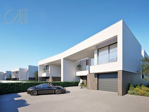 DH presents, Exceptional villa, under construction, inserted in one of the most luxurious areas of the city of Lagos. Surrounded by the beaches of Camilo and Dona Ana and also the famous Ponta da Piedade. The village has modern features, high quality...